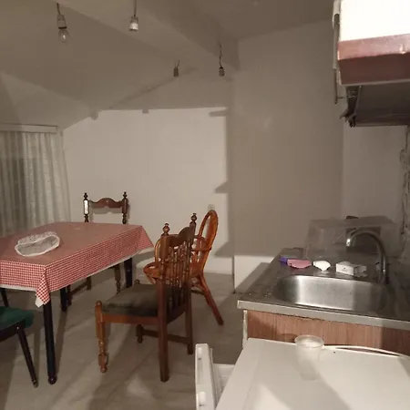 Ivory's Place Apartment *